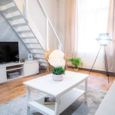 Apartment In Super Location M9 Budapest Bagian luar foto