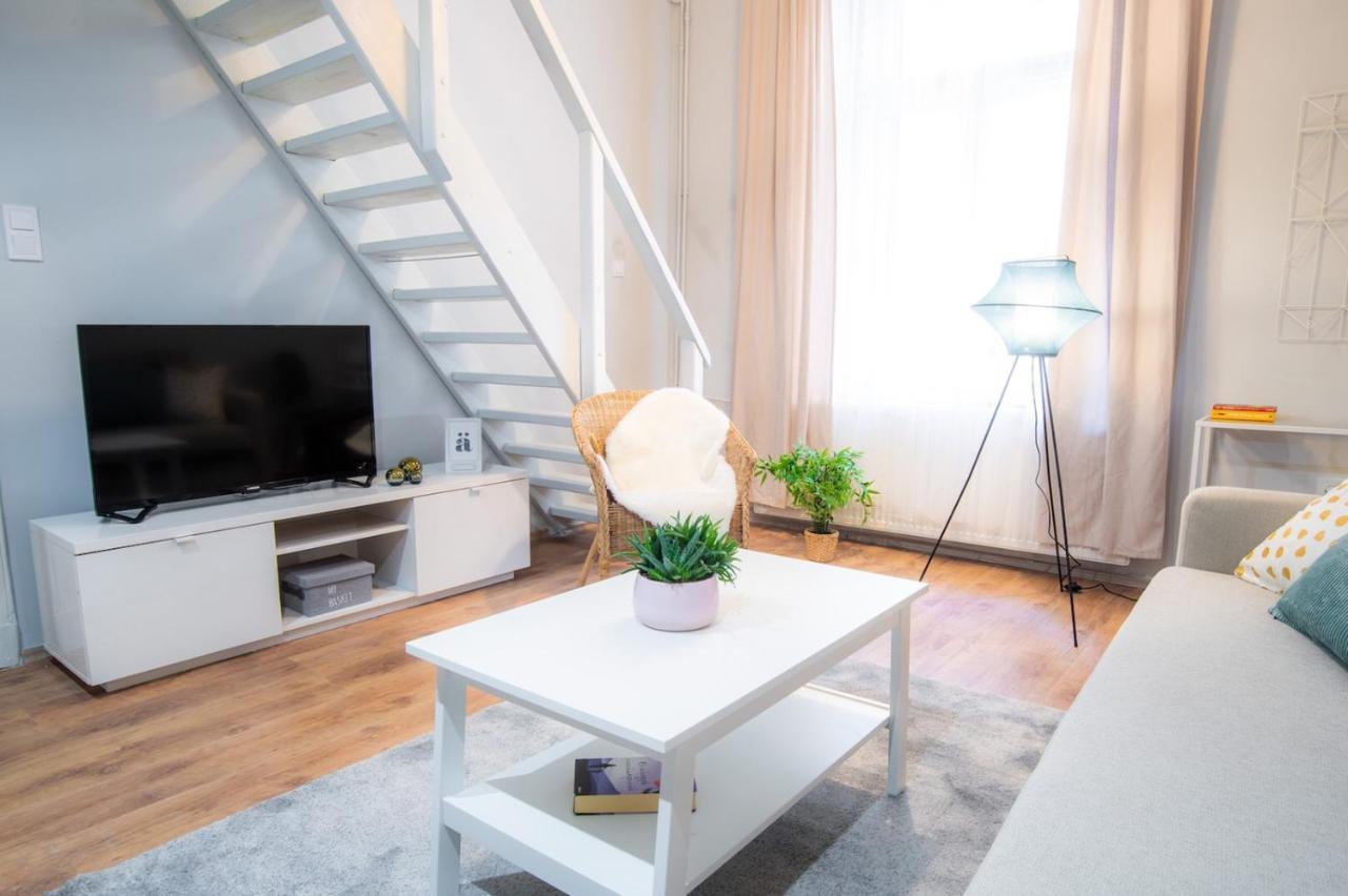 Apartment In Super Location M9 Budapest Bagian luar foto